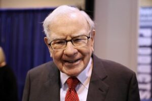 FILE PHOTO: Berkshire Hathaway Chairman Warren Buffett walks through the