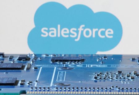 Salesforce sees annual revenue below estimates on weak cloud demand