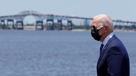 Biden pauses LNG export approvals after pressure from climate activists